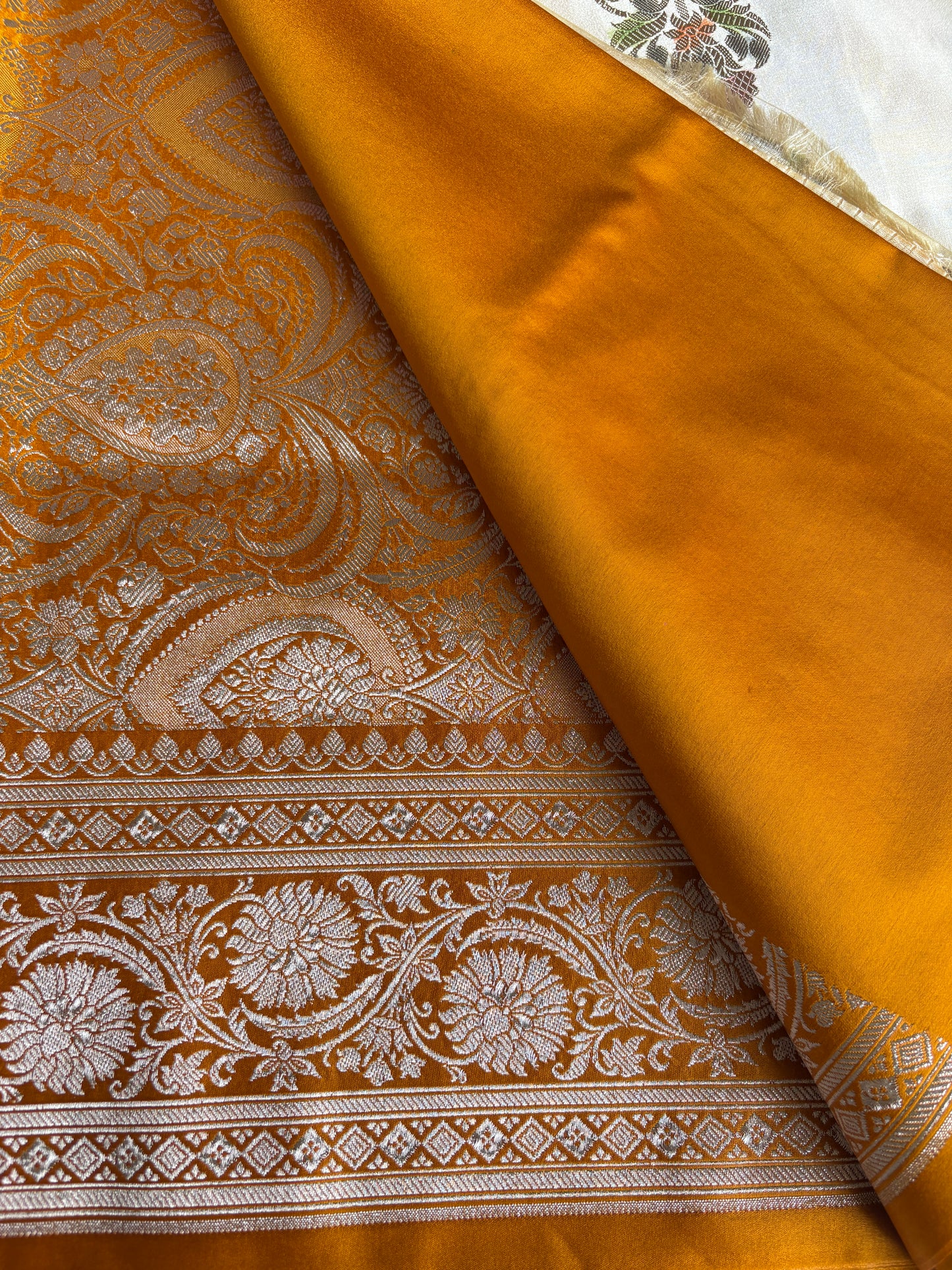 Off-White Katan  Pure Banarasi Mushroom Silk Saree